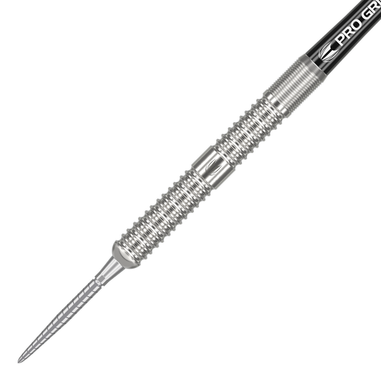 Target Sebastian Bialecki GEN1 Swiss Point Steeldarts - 22g Auf dem Bild ist ein steeldart mit silbernem, gerilltem Barrel und spitzem Metallkopf zu sehen. Es handelt sich um das Produkt "Target Sebastian Bialecki GEN1 Swiss Point Steeldarts - 22g".