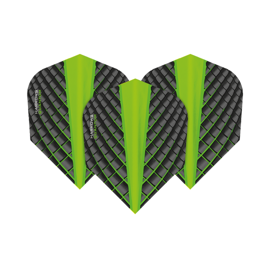 HR6800_Harrows_Quantum_Gr-n_No6_Flights_1X4t8lc1JWy6no Das Bild zeigt drei grüne Harrows Quantum No6 Flights für Dartpfeile. Die Flights haben ein modernes, schwarzes und grünes Rautenmuster mit einer auffälligen Mittelachse.
