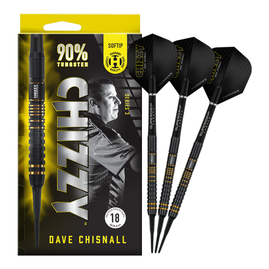 Harrow's Dave Chisnall Chizzy Series 3 soft darts Das Bild zeigt eine Packung der "Harrows Dave Chisnall Chizzy Series 3 Softdarts" mit drei schwarzen Softdarts daneben. Auf der Verpackung steht, dass die Darts zu 90% aus Tungsten bestehen und 18 Gramm wiegen.