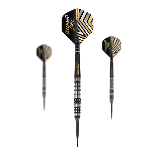 Red Dragon Luke Humphries Prestige Steel Darts Das Bild zeigt drei Steeldarts mit dem Namen "Red Dragon Luke Humphries Prestige". Die Darts haben ein schwarzes und silbernes Design mit goldenen Akzenten und der Aufschrift "COOLHAND LUKE" auf den Flights.