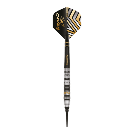 Red Dragon Luke Humphries Prestige Soft Darts - 20g Das Bild zeigt einen Red Dragon Luke Humphries Prestige Softdart mit einem Gewicht von 20g. Der Dart hat ein modernes schwarzes und silbernes Design mit goldenen Akzenten und der Aufschrift "COOL HAND LUKE" auf dem Flight.