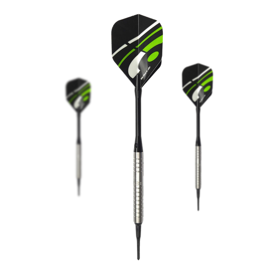 McDart 85 Tungsten V16 soft darts - 16.5g Das Bild zeigt drei Softdarts des Modells "McDart 85er Tungsten V16" mit einem Gewicht von 16,5g. Die Darts haben silberne Griffe und schwarze Flights mit grünen und weißen Akzenten.