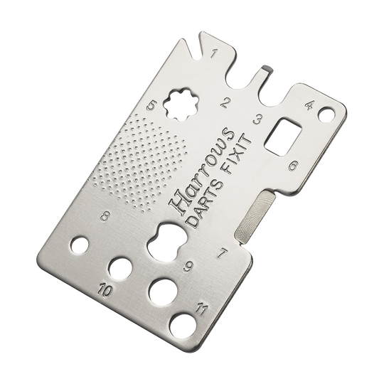 605_Harrows_Darts_Fixit_Tool_1 Das Bild zeigt das Produkt "Harrows Darts Fixit Tool". Es ist ein kleines, multifunktionales Werkzeug aus Metall zum Reparieren und Anpassen von Darts.