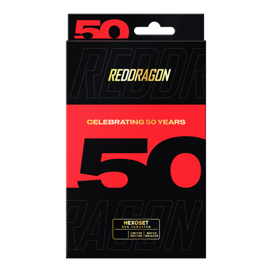 Red Dragon 50 Year Collection Hexose Set 3 Steeldarts - 25g Das Bild zeigt die Red Dragon 50 Year Collection Hexoset 3 Steeldarts - 25g. Diese Darts sind eine limitierte Edition zum 50-jährigen Jubiläum.