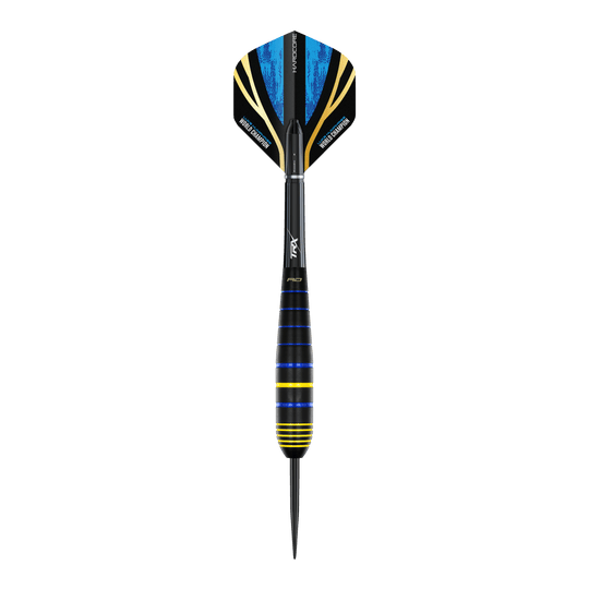Red Dragon Luke Humphries World Champion Brass Steel Darts Das Bild zeigt einen Red Dragon Luke Humphries World Champion Brass Steeldart. Der Dart hat blaue, gelbe und schwarze Farbakzente und eine spitze Metallspitze.
