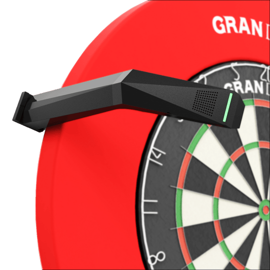 GranDarts Gran Eye GEN2 Steeldart auto scoring system Das Bild zeigt das GranDarts GranEye Steeldart Auto-Scoring-System, das über einem Dartboard installiert ist. Das schwarze Gerät erkennt automatisch die Treffer auf der Dartscheibe und wertet sie aus.