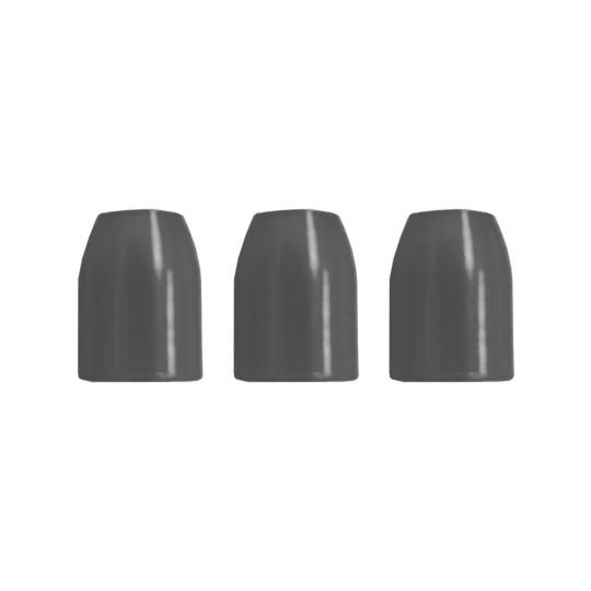 LSF10_L-Style_Champagne-Ringe_ClearBlack_2 Auf dem Bild sind drei schwarze, glatte Kunststoffkappen nebeneinander zu sehen. Sie reflektieren leicht das Licht und stehen auf einer weißen Fläche.
