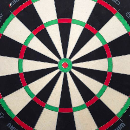 Der Bildinhalt ist unbekannt, aber der Dateiname verweist auf ein Winmau Blade 360 Steeldartboard. Es könnte ein weiteres Produktfoto eines Steeldartboards sein.