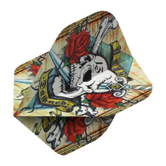 ALC4_Alchemy_Damned_Standard_Flights_2 Das Bild zeigt ein Dart-Flight mit einem Totenkopf, roten Rosen und einem Schwert als Motiv. Auf dem Flight steht das Wort „Damned“ in einem gelben Banner.