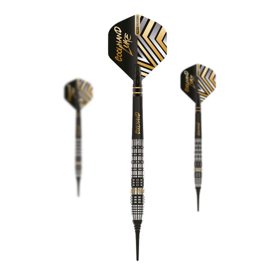 Das Bild zeigt drei Softdarts des Modells „Red Dragon Luke Humphries Prestige“ mit 20g Gewicht. Die Darts haben ein schwarzes und silbernes Design mit goldfarbenen Akzenten und der Aufschrift „Coolhand Luke“.