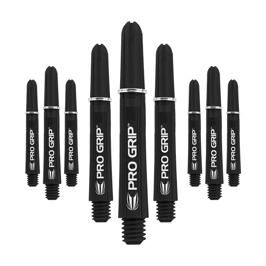 Target Pro Grip Shafts - 3 Sets - Black Das Bild zeigt neun schwarze Pro Grip Shafts für Dartpfeile in drei unterschiedlichen Längen. Die Shafts sind mit dem weißen Schriftzug "PRO GRIP" und einem Blatt-Symbol bedruckt.
