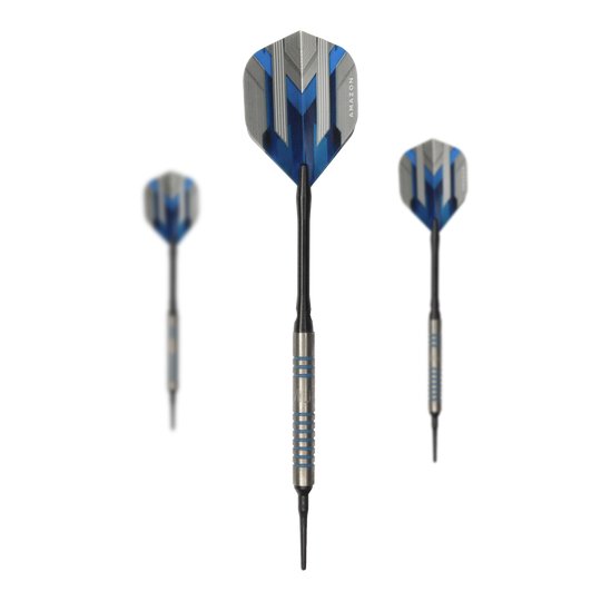 McDart 85 Tungsten V1 soft darts - 17g Das Bild zeigt drei Softdarts des Modells „McDart 85er Tungsten V1 Softdarts - 17g“. Die Darts haben blaue und silberne Akzente sowie schwarze Spitzen und Flügel.