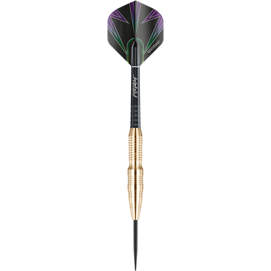 1224_Winmau_Simon_Whitlock_Brass_Steeldarts_1C5xuuCdsfzTQN Das Bild zeigt einen Winmau Simon Whitlock Brass Steeldart. Der Dart hat einen goldfarbenen, geriffelten Schaft und schwarze Flights mit lila und grünen Akzenten.