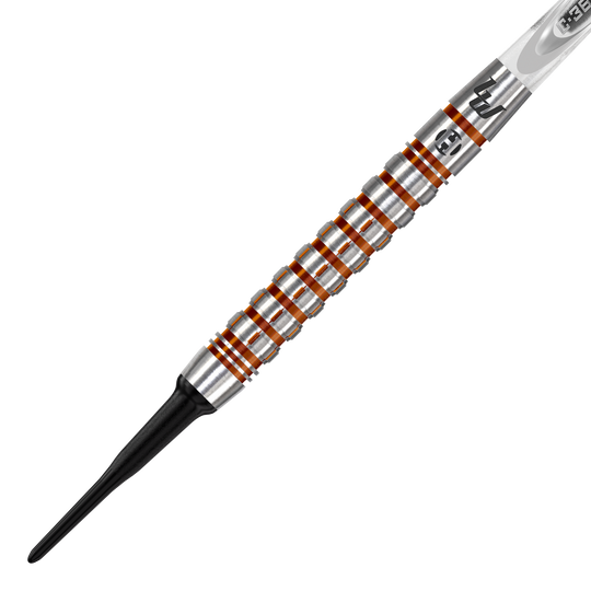 Harrow's Luke Woodhouse Series 2 Soft Darts - 18g Das Bild zeigt einen Harrows Luke Woodhouse Series 2 Softdart mit einem Gewicht von 18g. Der Dart hat einen silbernen Griff mit auffälligen orangefarbenen Ringen und einer schwarzen Kunststoffspitze.