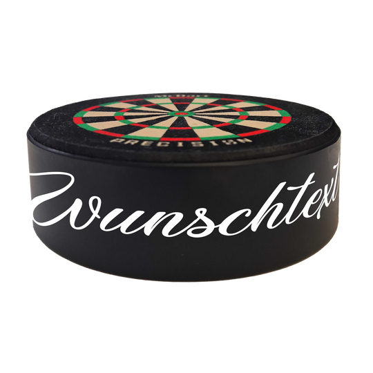 McDart Precision Mini Dartboard with custom text Abgebildet ist ein Produkt mit dem Dateinamen 765_McDart_Mini_Precision_Dartboard_Darthalter_2_WeatherSunday. Es handelt sich wahrscheinlich um ein Dartboard oder Zubehör.