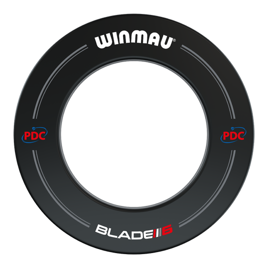 Winmau PDC Dartboard Surround - Black Das Bild zeigt einen schwarzen Winmau PDC Dartboard Surround. Auf dem Surround sind die Logos von Winmau, PDC und Blade 5 zu sehen.