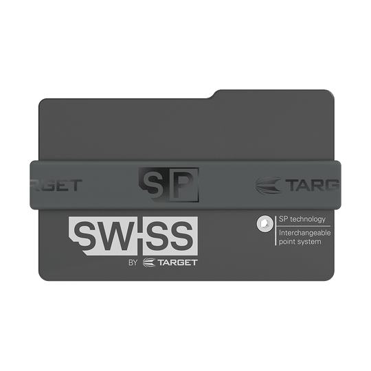 119648_Target_Swiss_Point_Safe_5 Das Bild zeigt das Produkt "Target Swiss Point Safe". Es ist eine schwarze Aufbewahrungsbox für Dartspitzen mit dem Aufdruck "SWISS by Target".