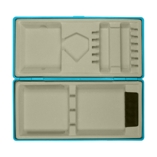 ABS box with custom print Die Abbildung zeigt eine aufgeklappte blaue Kunststoffbox mit Fächern und Einteilungen für verschiedene Gegenstände. Die Innenseite besteht aus einer beigen Einlage mit mehreren Aussparungen.