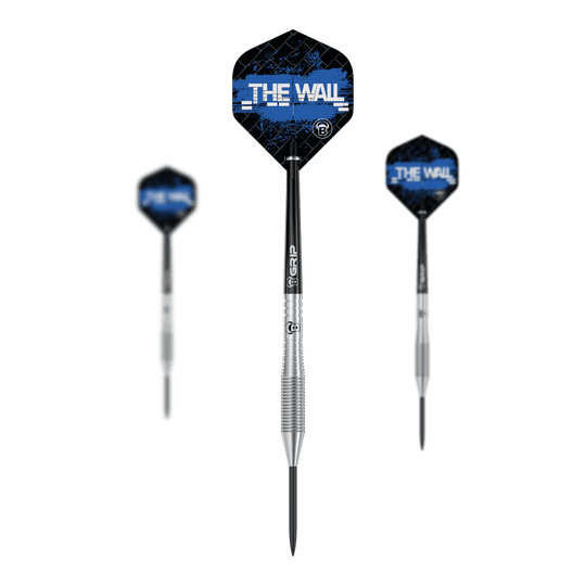 Bulls Martin Schindler TW80 steel darts Auf dem Bild sind drei Steeldarts des Modells "Bulls Martin Schindler TW80" zu sehen. Die Flights sind schwarz-blau und tragen den Schriftzug "THE WALL".