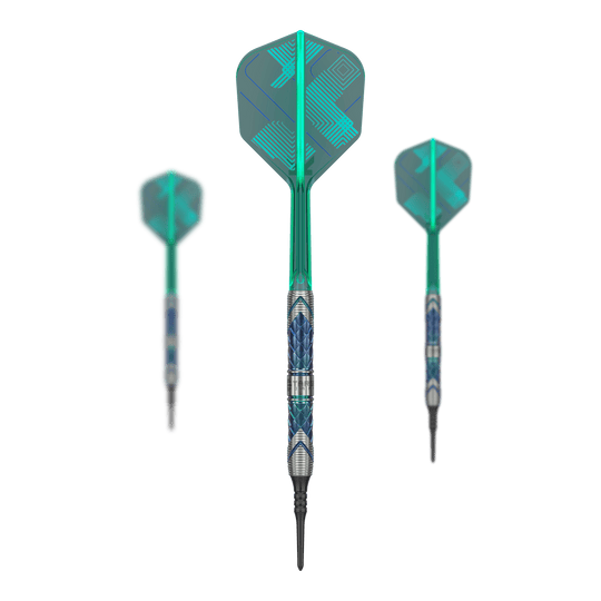 Target Japan Kaze Series Ceros 03 Soft Darts - 19g Das Bild zeigt drei Softdarts aus der Target Japan Kaze Series Ceros 03, 19g. Die Darts haben auffällige grün-blaue Flights und einen silbernen, gemusterten Barrel.