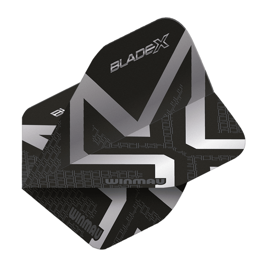 Das Bild zeigt die Winmau Prism Delta Blade X Metallic Silver No2 Standard Flights. Diese Flights haben ein auffälliges, silbernes Design.