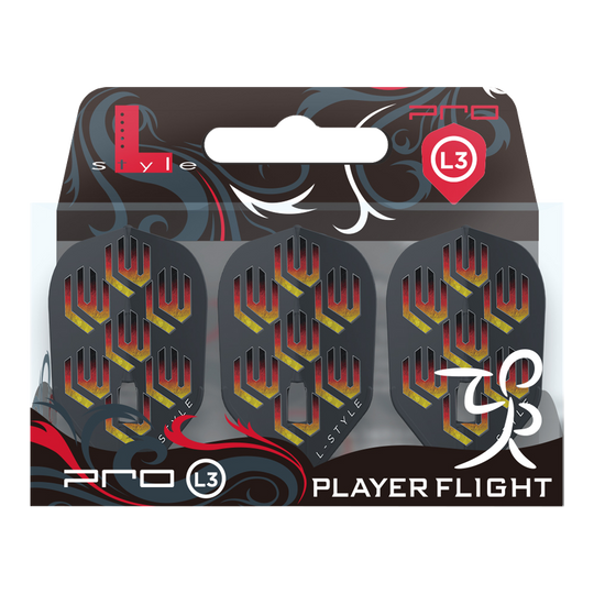 Das Bild zeigt die "L-Style Lukas Wenig V1 Black L3PRO Flights" in ihrer Verpackung. Die Flights sind schwarz mit einem rot-gelben Muster und dem Schriftzug "L-Style".