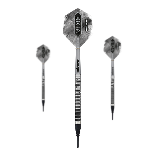 Unicorn Noir Gary Anderson Phase 5 Soft Darts Das Bild zeigt drei Softdarts der Marke „Unicorn Noir Gary Anderson Phase 5“. Die Darts haben ein elegantes, silber-schwarzes Design mit dem Schriftzug „NOIR“ auf den Flights.