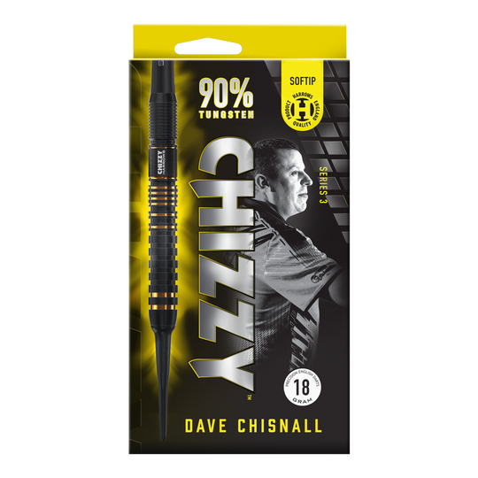 Das Bild zeigt die Verpackung der "Harrows Dave Chisnall Chizzy Series 3 Softdarts". Auf der Verpackung stehen Informationen wie "90% Tungsten", "Softtip" und das Gewicht von 18 Gramm.