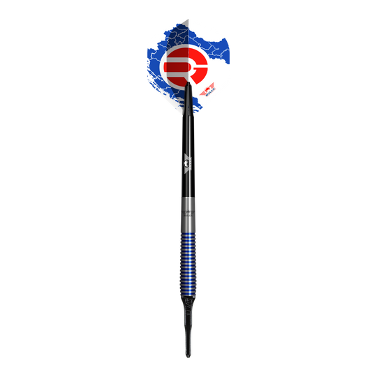 Bulls NL Romeo Grbavac soft darts - 19g Das Bild zeigt einen Softdart namens "Bulls NL Romeo Grbavac Softdarts- 19g". Der Dart hat ein markantes Design mit blauen und silbernen Ringen am Griff sowie einer schwarz-weißen Flights mit roten und blauen Akzenten.