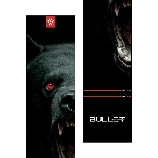 Bullet Shred Dart Mat Die Bullet Shred Dartmatte ist auf dem Bild abgebildet. Diese Dartmatte schützt den Boden und markiert den Wurfbereich beim Dartspielen.