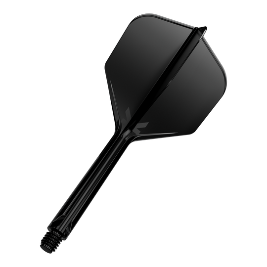 Das Bild zeigt einen schwarzen Dartflight mit Schaft. Der Hintergrund ist komplett schwarz, sodass der Dartflight im Mittelpunkt steht.