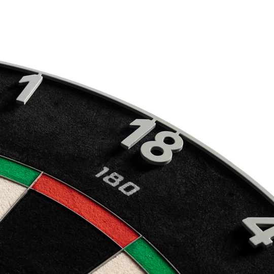 Das Bild zeigt das Precise 180 Endorphine Steeldartboard mit Nummernring in der Farbe Nordic Grey. Es handelt sich um ein hochwertiges Dartboard für ambitionierte Spieler.