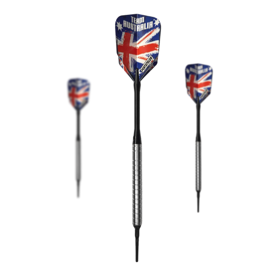 McDart 85 Tungsten V24 Softdarts - 18.5g Das Bild zeigt drei Softdarts mit silbernem Griff und schwarzer Spitze. Die Flights sind mit einer australischen Flagge und der Aufschrift "Team Australia" bedruckt.