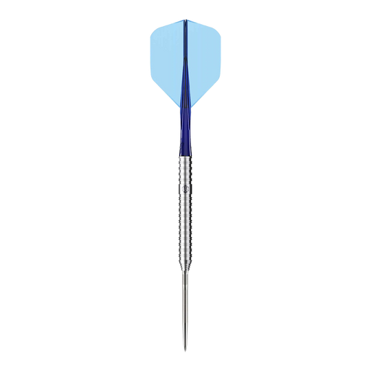 Caliburn Forge F3 steel darts - 22g Das Bild zeigt einen Caliburn Forge F3 Steeldart mit einem Gewicht von 22 Gramm. Der Dart hat einen silbernen Schaft, einen blauen Flight und eine spitze Metallspitze.