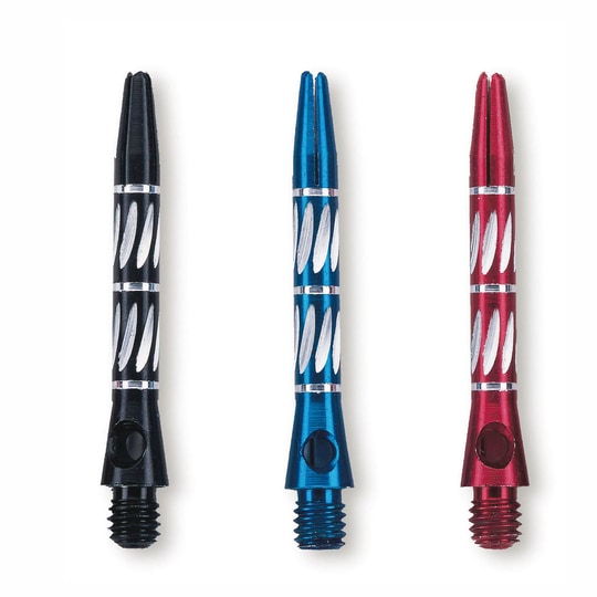 78573_575 Das Bild zeigt drei kurze Unicorn World Champion Shafts in den Farben Schwarz, Blau und Rot. Sie sind speziell für Darts hergestellt und haben ein silbernes Muster.