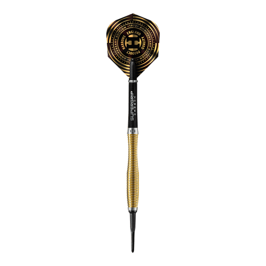 Harrows Anniversary Edition V-Wing Soft Darts - 18g Das Bild zeigt einen Harrows Anniversary Edition V-Wing Softdart mit einem Gewicht von 18g. Der Dartpfeil hat einen goldfarbenen, gerillten Schaft und ein auffälliges Flight-Design in Schwarz und Gold.
