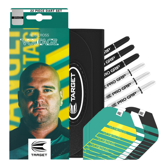 Target Rob Cross Brass Soft Darts - 18g Das Bild zeigt das Produkt „Target Rob Cross Brass Softdarts - 18g“ in einer auffälligen Verpackung mit dem Bild eines Mannes und dem Schriftzug „VOLTAGE“. Neben der Verpackung sind verschiedene Dartteile wie Shafts, Flights und ein Etui zu sehen.