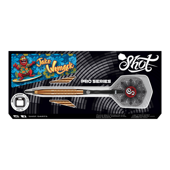 Shot Pro Series Jake Womack Steel Darts - 23g Das Bild zeigt die "Shot Pro Series Jake Womack Steeldarts - 23g" in ihrer Verpackung. Die Darts haben ein auffälliges Design und sind mit einem Comic-Surfer-Motiv verziert.