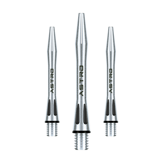 Das Bild zeigt drei silberne Winmau Astro Aluminium Shafts mit schwarzem Akzent. Auf jedem Shaft steht das Wort "ASTRO" geschrieben.