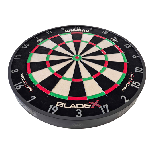 Winmau Blade X ProCore steel dartboard Abgebildet ist das Produkt Winmau Blade X ProCore Steeldartboard. Es handelt sich um eine professionelle Steeldart-Scheibe.