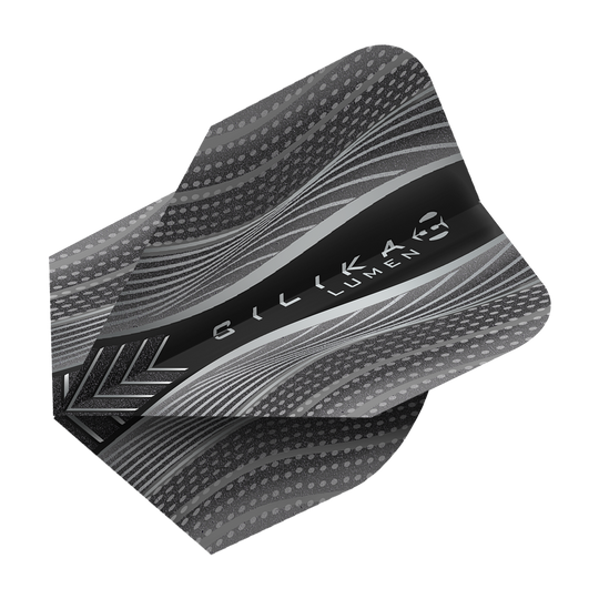 HF5127_Harrows_Silika_Lumen_Black_No6_Flights_2 Das Bild zeigt das Produkt "Harrows Silika Lumen Black No6 Flights". Das Flight ist schwarz mit silbernen und grauen Mustern sowie dem Schriftzug „Silika Lumen“ in der Mitte.