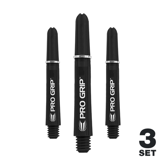 Target Pro Grip Shafts - 3 Sets - Black Das Bild zeigt drei schwarze Dart-Schäfte mit der Aufschrift "PRO GRIP". In der rechten unteren Ecke steht "3 SET".