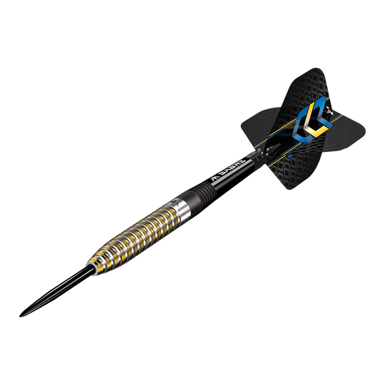 Das Bild zeigt einen Steeldart, der "Mission Oskar Lukasiak Black Gold PVD Steeldarts - 22g" heißt. Der Dart hat ein schwarz-goldenes Design mit modernen Rillen und einem schwarzen Flight.