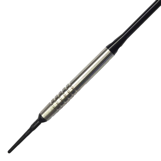 McDart 85 Tungsten V14 Soft Darts - 17g Auf dem Bild ist ein McDart 85er Tungsten V14 Softdart mit einem Gewicht von 17 Gramm zu sehen. Der Dartpfeil hat einen silbernen, gerillten Schaft und schwarze Spitzen.