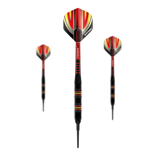 Winmau Outrage V2 Black Coated Brass Softdarts - 18g Das Bild zeigt drei Softdarts des Modells "Winmau Outrage V2 Black Coated Brass" mit 18 Gramm Gewicht. Die Darts sind überwiegend schwarz und rot mit gelben Akzenten und haben eine auffällige, moderne Optik.