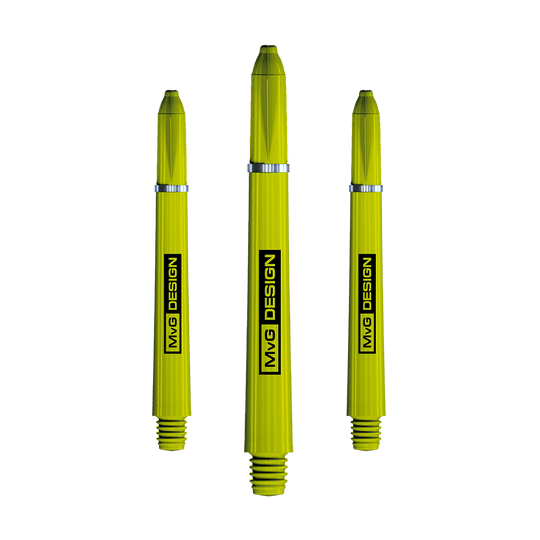 7100_Winmau_Nylon_Ring_Grip_MvG_Design_Shafts_46mm_1 Das Bild zeigt drei gelbe Winmau Nylon Ring Grip MvG Design Shafts. Auf jedem Schaft steht der Schriftzug "MvG DESIGN" vertikal.