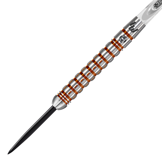Harrow's Luke Woodhouse Series 2 steel darts Das Bild zeigt einen Harrows Luke Woodhouse Series 2 Steeldart. Der Dartpfeil hat ein silbernes Griffstück mit orangenen Rillen und eine schwarze Spitze.