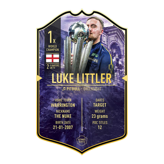 Die Abbildung zeigt die „Ultimate Darts Card - Luke Littler World Champion“. Auf der Karte ist Luke Littler mit seiner Trophäe sowie wichtige Informationen über ihn abgebildet.