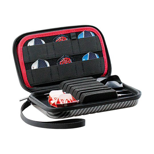 66378_Bulls_Orbis_XL_Dartcase_Carbongrey_2 Das Bild zeigt das Produkt "Bulls Orbis XL Dartcase - Carbongrey". Das Dartcase ist geöffnet und enthält mehrere Darts und Dartflights, die ordentlich in Fächern verstaut sind.