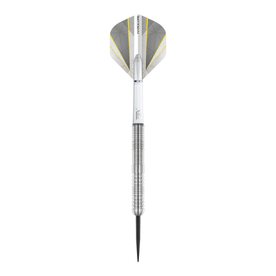 Red Dragon Seren 1 Pure Steeldarts Das Bild zeigt einen einzelnen Red Dragon Seren 1 Pure Steeldart. Der Dart ist silberfarben mit einem strukturierten Griff und einem weißen Flight mit gelben und grauen Akzenten.